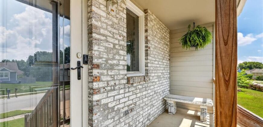 503 NEWPORT Drive, Smithville, MO 64089