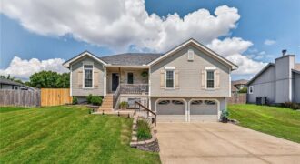 503 NEWPORT Drive, Smithville, MO 64089