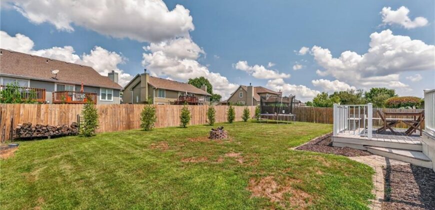 503 NEWPORT Drive, Smithville, MO 64089