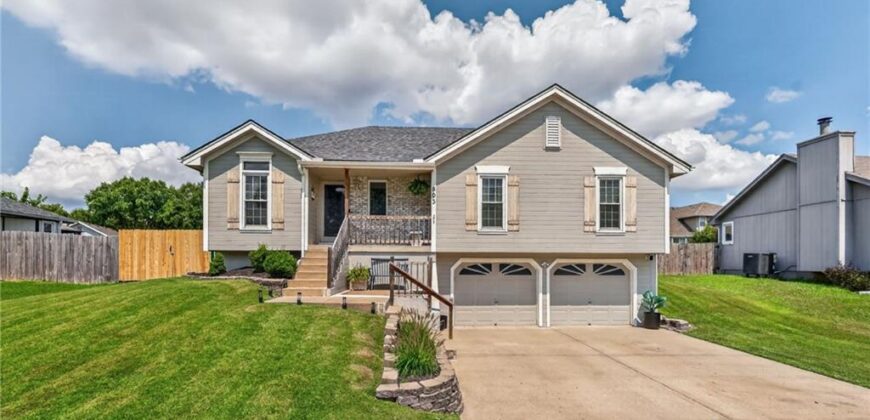 503 NEWPORT Drive, Smithville, MO 64089