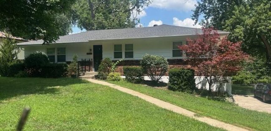 2308 NW Powderhorn Drive, Kansas City, MO 64154