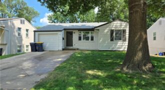 8033 NE San Rafael Drive, Kansas City, MO 64119