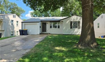 8033 NE San Rafael Drive, Kansas City, MO 64119