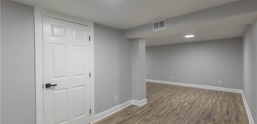 6409 N Woodland Avenue, Gladstone, MO 64118