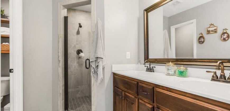 915 W 7th Avenue, Kearney, MO 64060