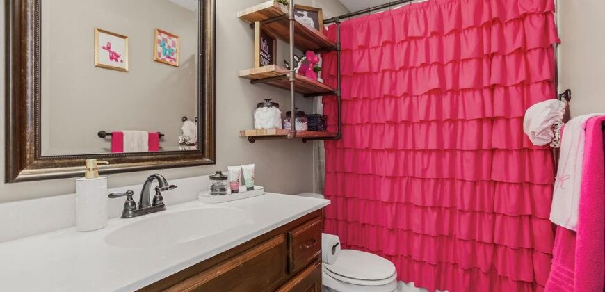 915 W 7th Avenue, Kearney, MO 64060