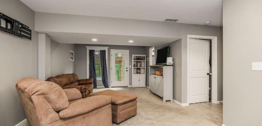 915 W 7th Avenue, Kearney, MO 64060