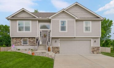 915 W 7th Avenue, Kearney, MO 64060