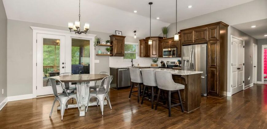 915 W 7th Avenue, Kearney, MO 64060