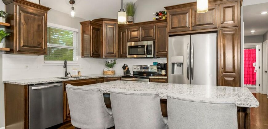 915 W 7th Avenue, Kearney, MO 64060