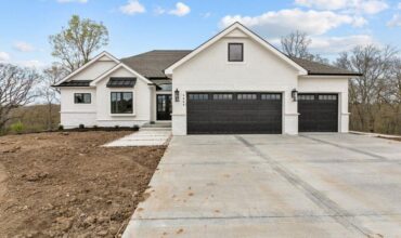 8714 N FARLEY Avenue, Kansas City, MO 64157