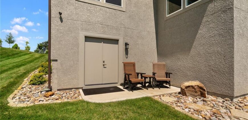 7715 N Wallace Avenue, Kansas City, MO 64158