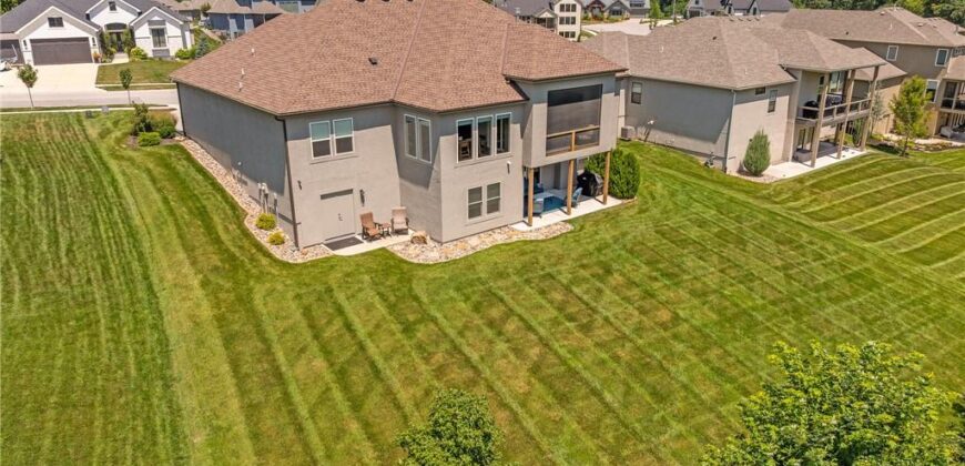 7715 N Wallace Avenue, Kansas City, MO 64158