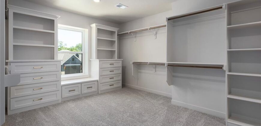 5518 NW Thousand Oaks Drive, Parkville, MO 64152
