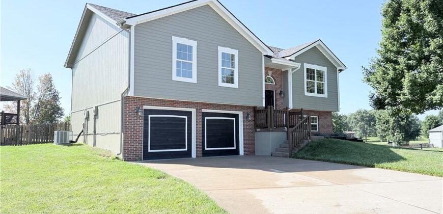 1101 E 18th Street, Kearney, MO 64060