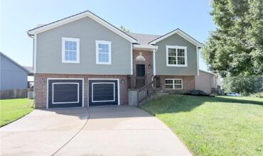 1101 E 18th Street, Kearney, MO 64060