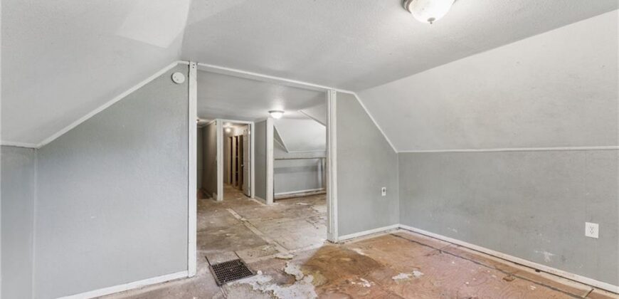 5234 NE Barnes Avenue, Kansas City, MO 64119