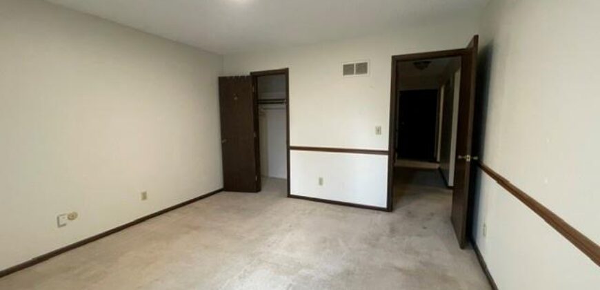 7010 N Askew Avenue, Gladstone, MO 64119