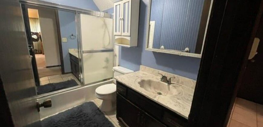7010 N Askew Avenue, Gladstone, MO 64119