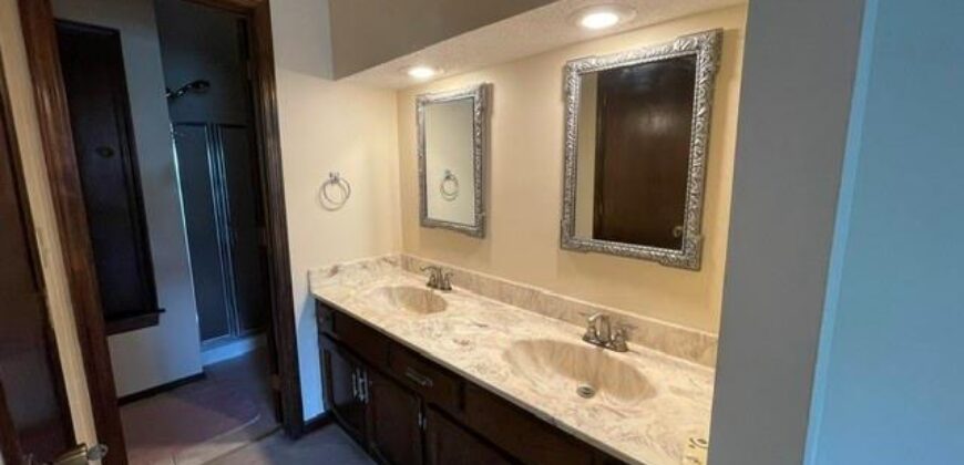7010 N Askew Avenue, Gladstone, MO 64119