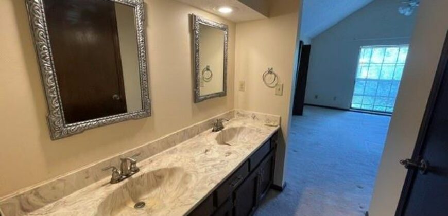 7010 N Askew Avenue, Gladstone, MO 64119
