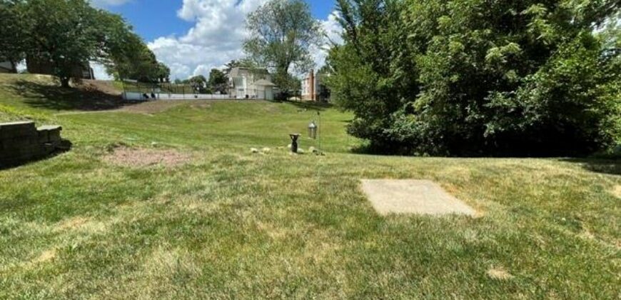 7010 N Askew Avenue, Gladstone, MO 64119