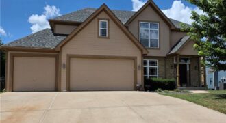 10760 N Laurel Avenue, Kansas City, MO 64157