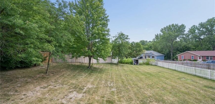 1011 NW 71st Court, Kansas City, MO 64118