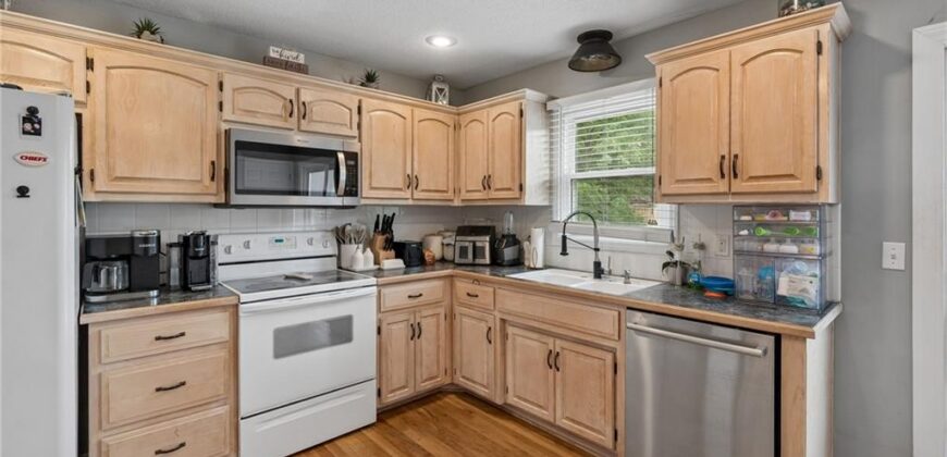 1011 NW 71st Court, Kansas City, MO 64118