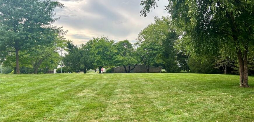 5404 Meadow Lake N/A, Parkville, MO 64152