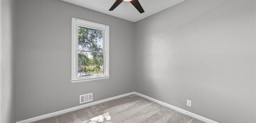 6208 NE Antioch Road, Gladstone, MO 64119