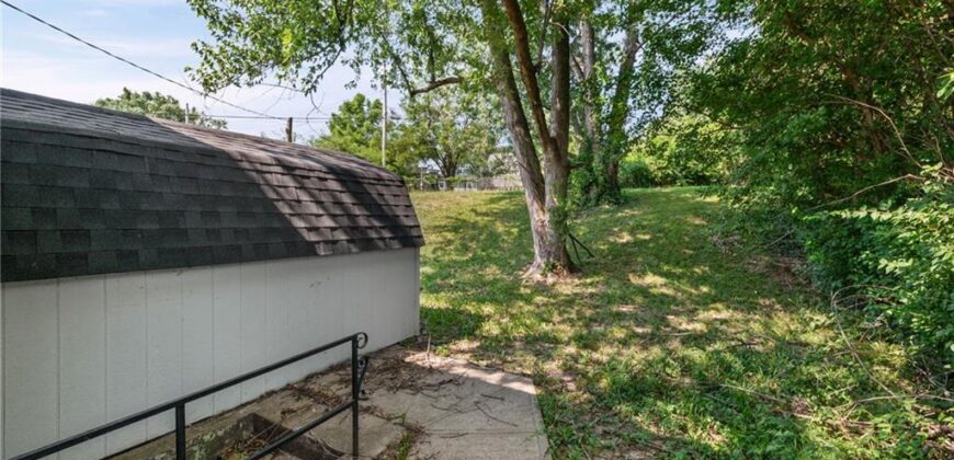 6208 NE Antioch Road, Gladstone, MO 64119