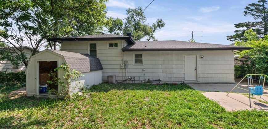 6208 NE Antioch Road, Gladstone, MO 64119