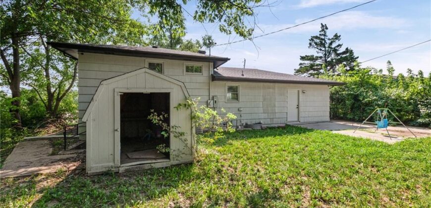 6208 NE Antioch Road, Gladstone, MO 64119