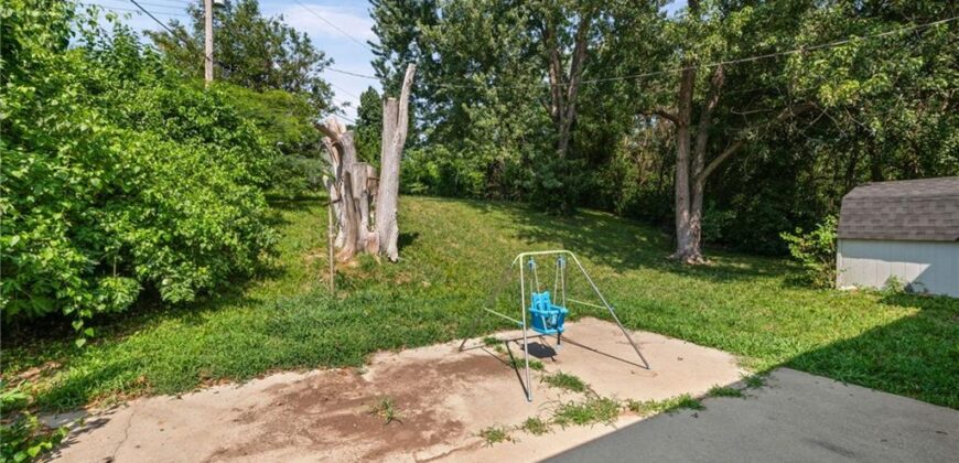 6208 NE Antioch Road, Gladstone, MO 64119