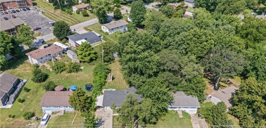 6208 NE Antioch Road, Gladstone, MO 64119