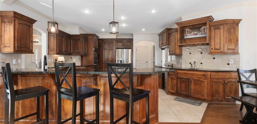 10313 N FISK Avenue, Kansas City, MO 64154