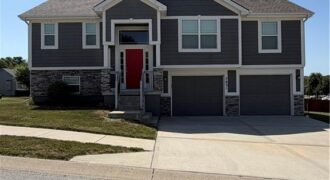 7831 N Walrond Avenue, Kansas City, MO 64119