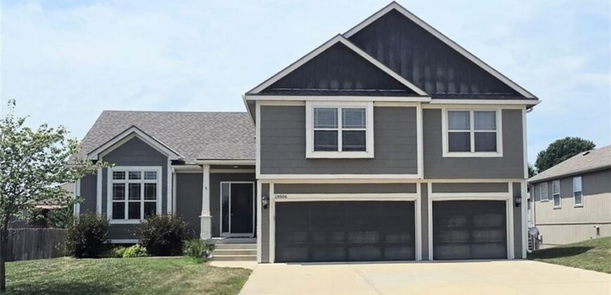 14606 Green Castle Street, Smithville, MO 64089