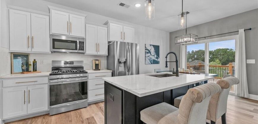 9600 N Lenox Place, Kansas City, MO 64154