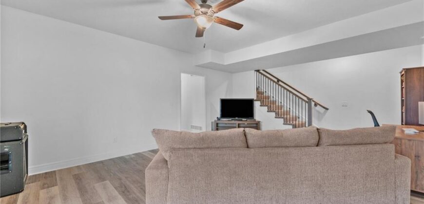 9600 N Lenox Place, Kansas City, MO 64154