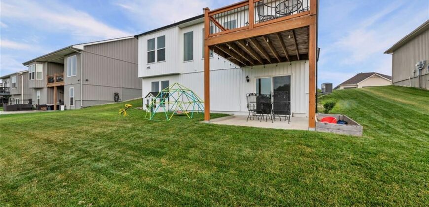 9600 N Lenox Place, Kansas City, MO 64154
