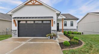 9600 N Lenox Place, Kansas City, MO 64154