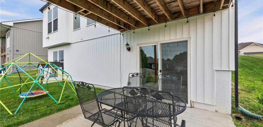 9600 N Lenox Place, Kansas City, MO 64154