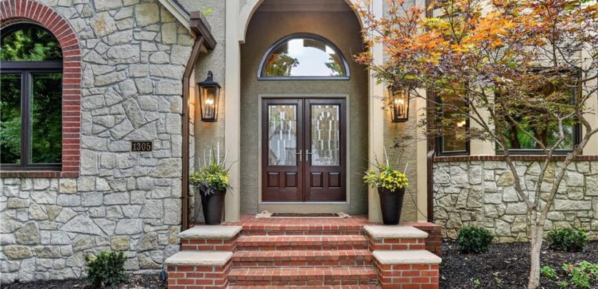 1305 NW 43rd Terrace, Kansas City, MO 64116