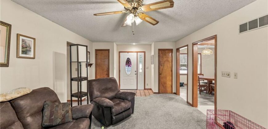 402 E 16th Street Circle, Kearney, MO 64060