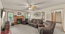402 E 16th Street Circle, Kearney, MO 64060