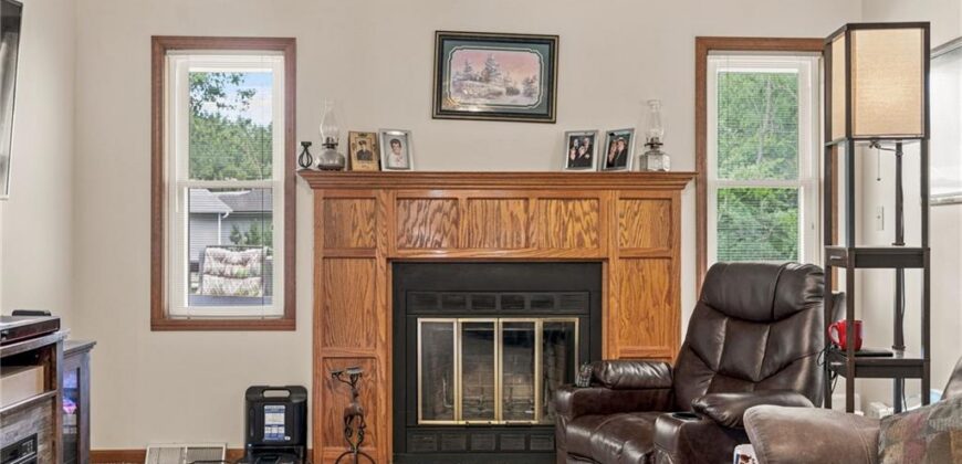 402 E 16th Street Circle, Kearney, MO 64060