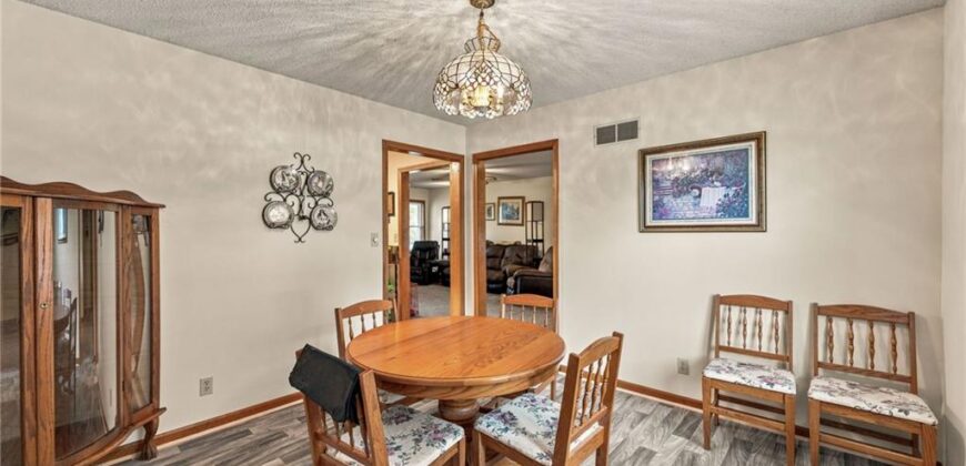 402 E 16th Street Circle, Kearney, MO 64060