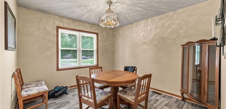 402 E 16th Street Circle, Kearney, MO 64060